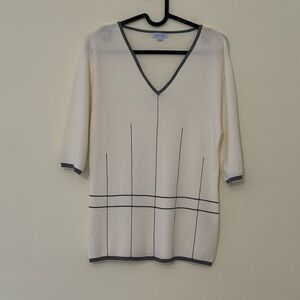 Amulet White with Black Lines Trim Contrast V-Neck 3/4 Sleeve Shirt